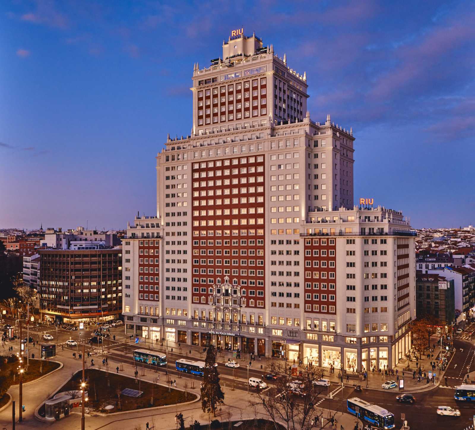 Rooftop 360° Sky Bar - Hotel Riu Plaza in Madrid - 2