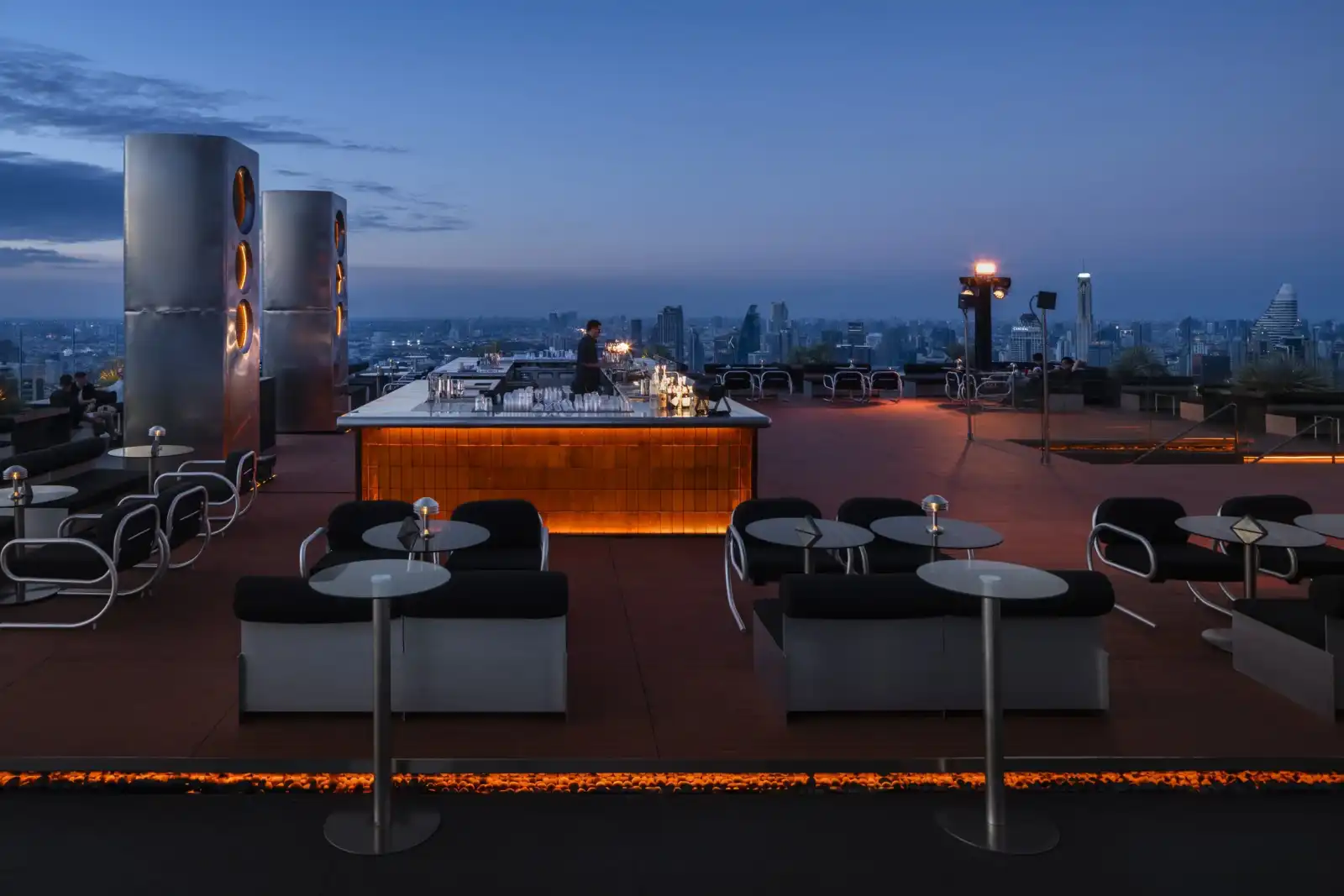 Rooftop ÆTHER a Bangkok - 1