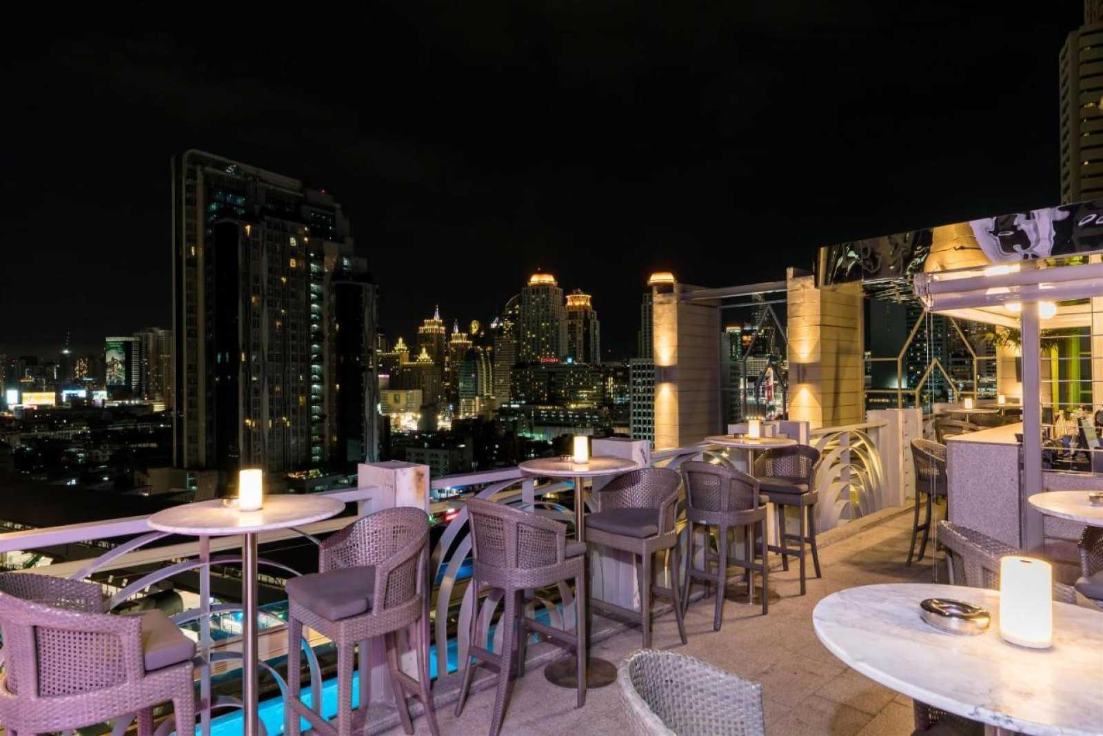 Rooftop Barracuda Rooftop Bar - Akara hotel in Bangkok - 1