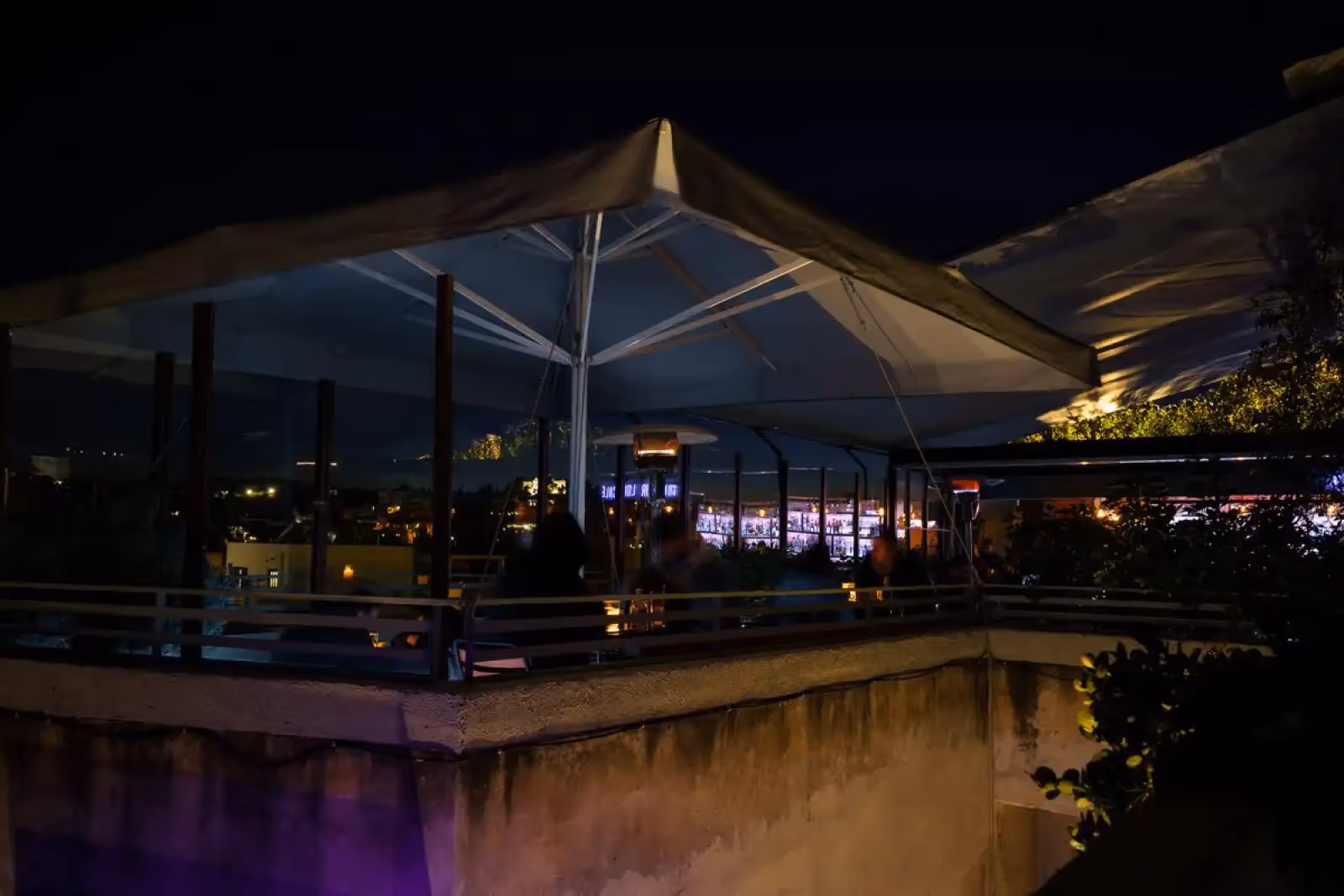 Rooftop Couleur Locale in Atene - 3