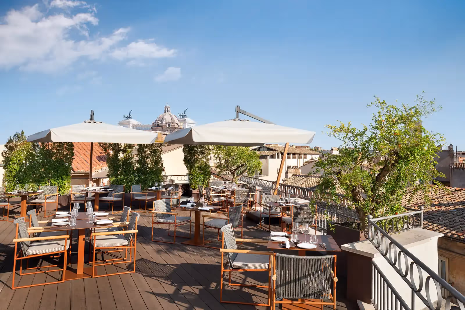Rooftop Divinity Terrace in Roma - 2