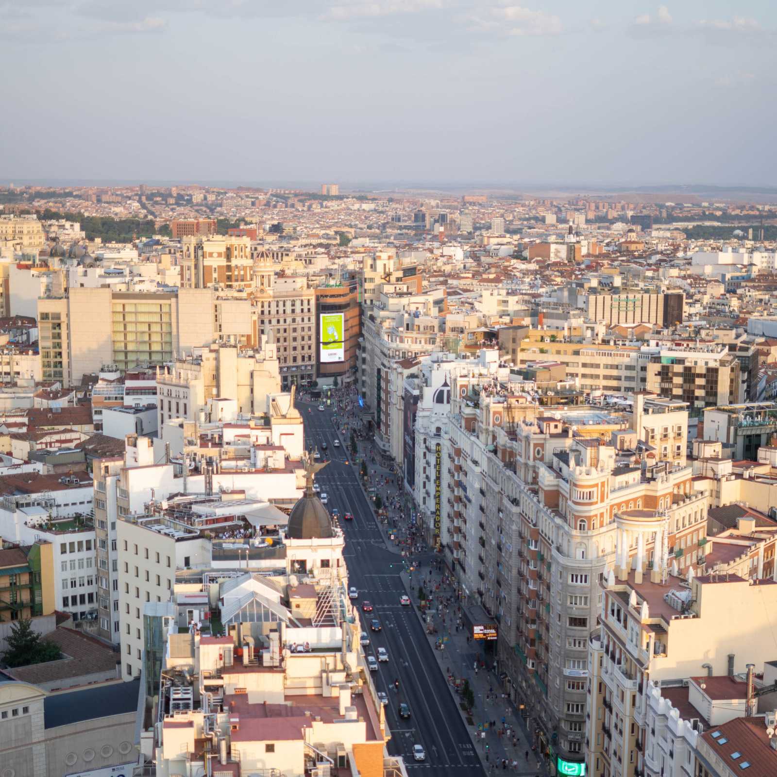 Rooftop 360° Sky Bar - Hotel Riu Plaza in Madrid - 3