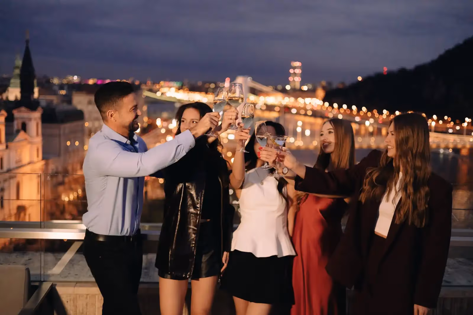 Liz & Chain Rooftop Bar a Budapest - 1