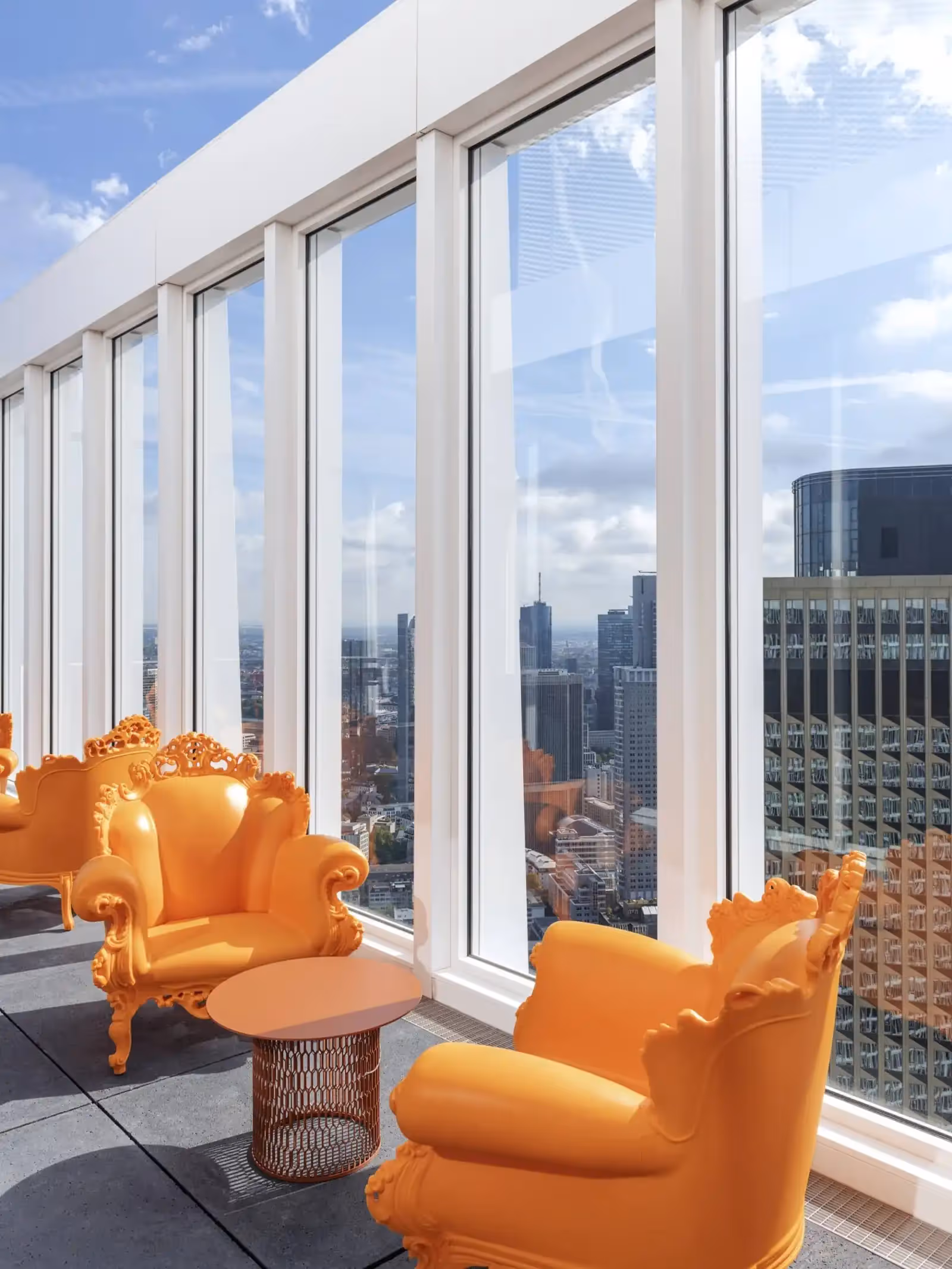 Rooftop NFT Skybar a Francoforte - 1