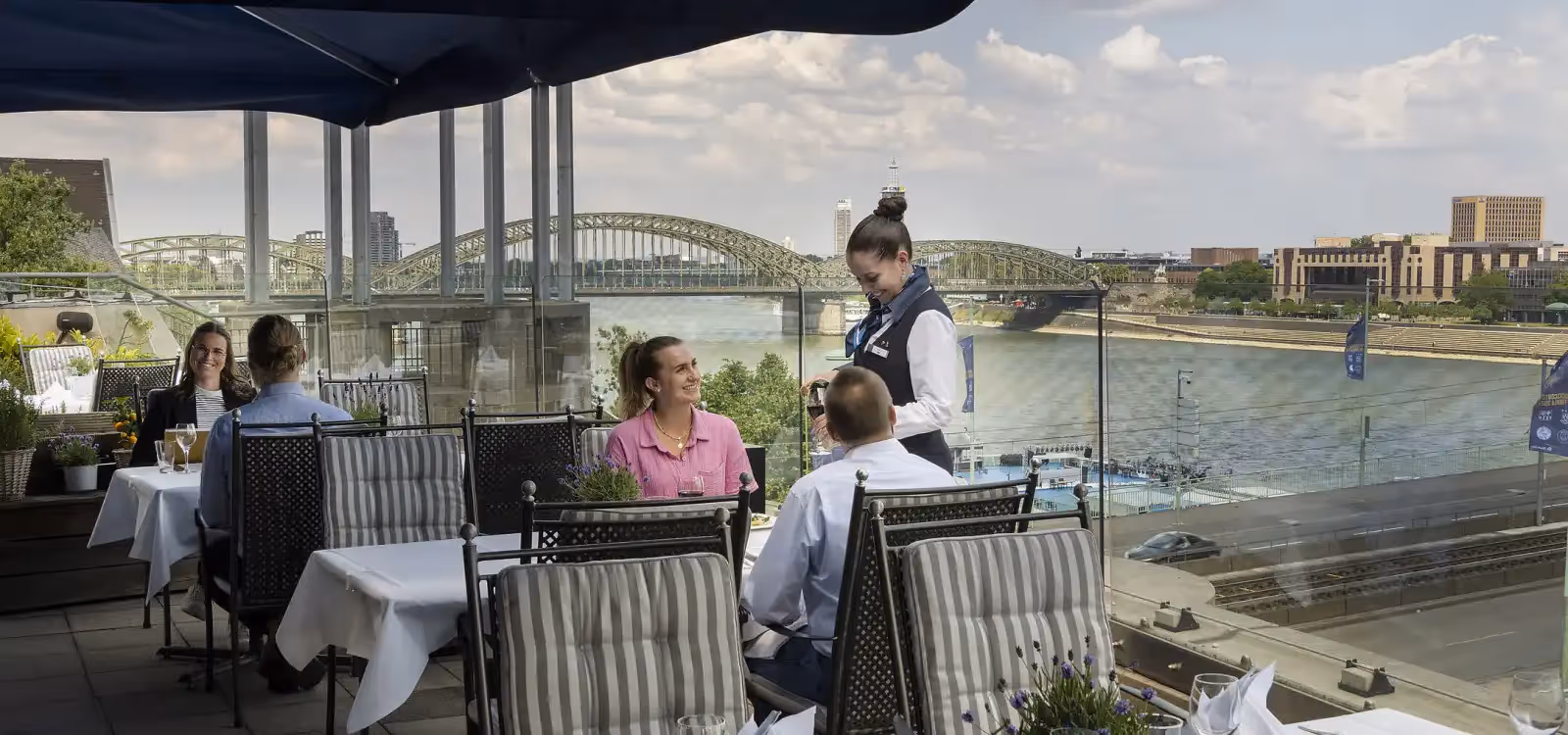 Rooftop Restaurant Bellevue a Colonia - 2