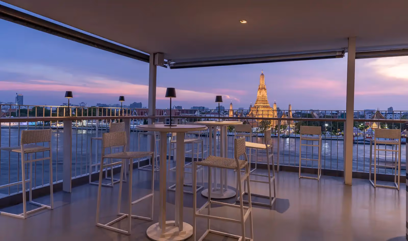 Sala Rattanakosin Rooftop Bar a Bangkok - 1