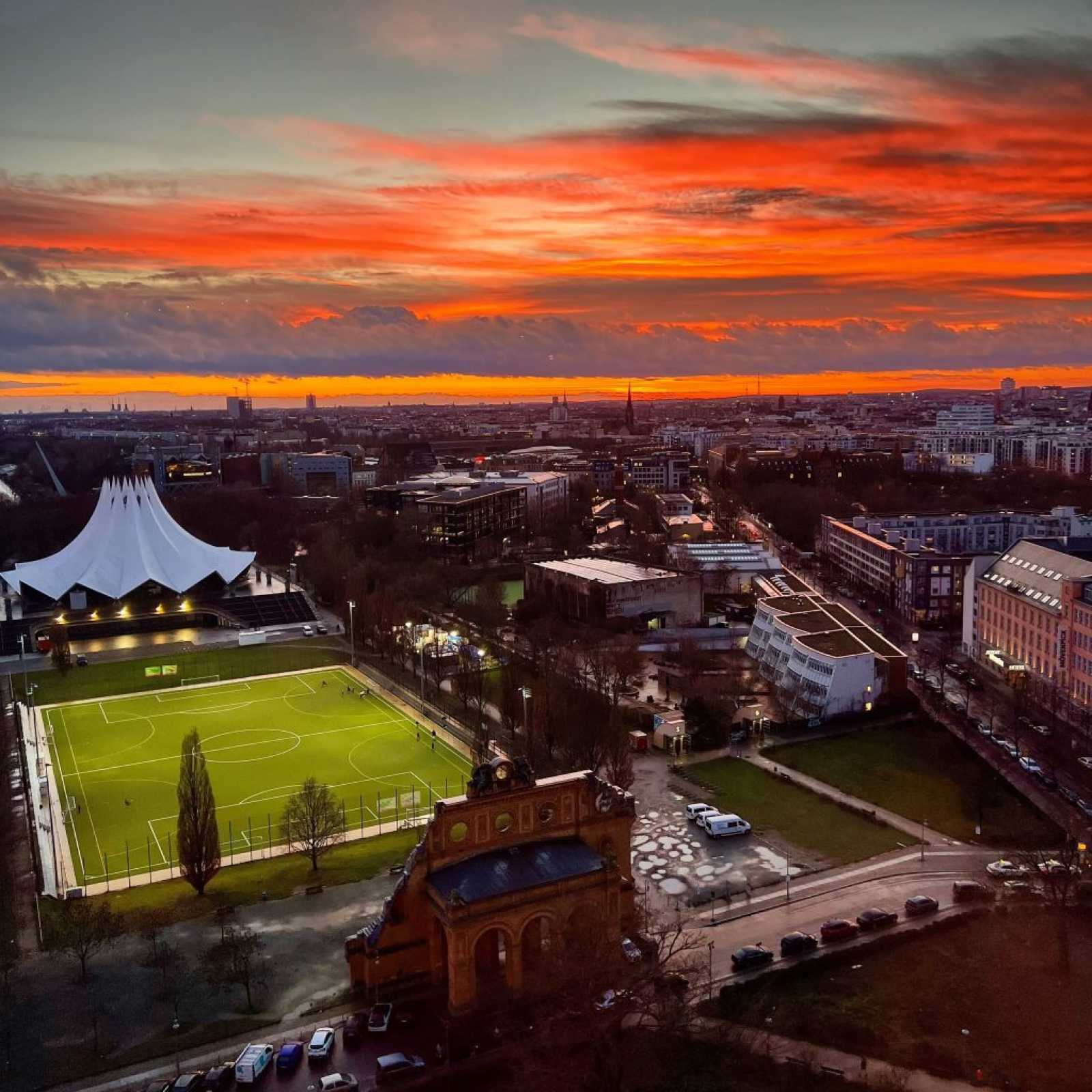 Rooftop Solar Sky-Bar Restaurant Lounge in Berlino - 4