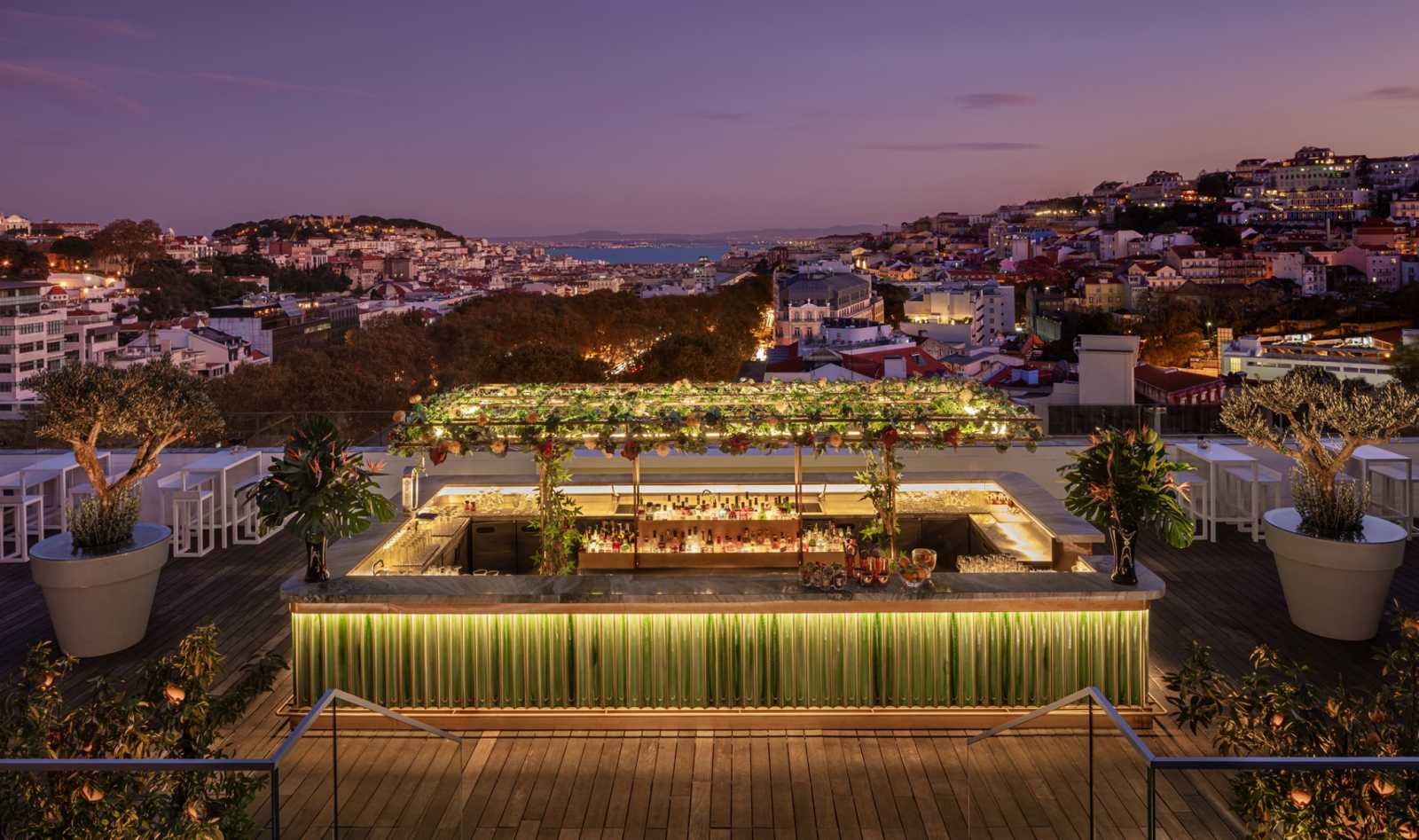 Rooftop Sky Bar by Seen - Hotel Tivoli in Lisbona