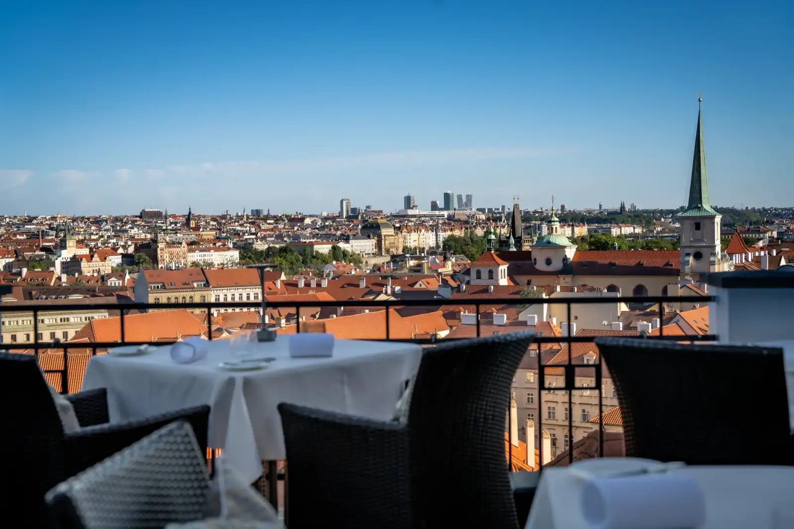 Rooftop Terasa U Zlaté studně a Praga - 1
