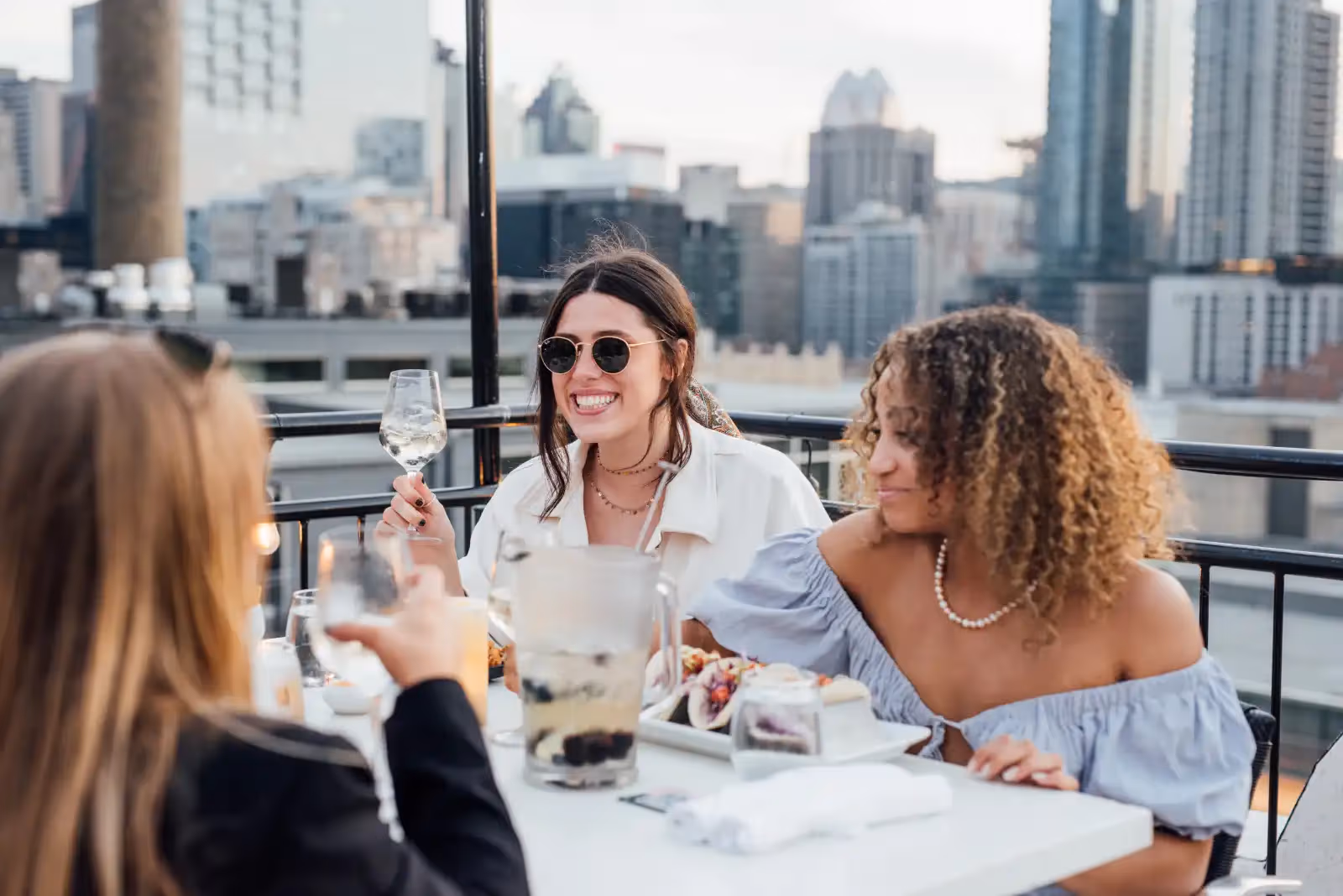 Rooftop Terrasse Place d'Armes a Montréal - 1