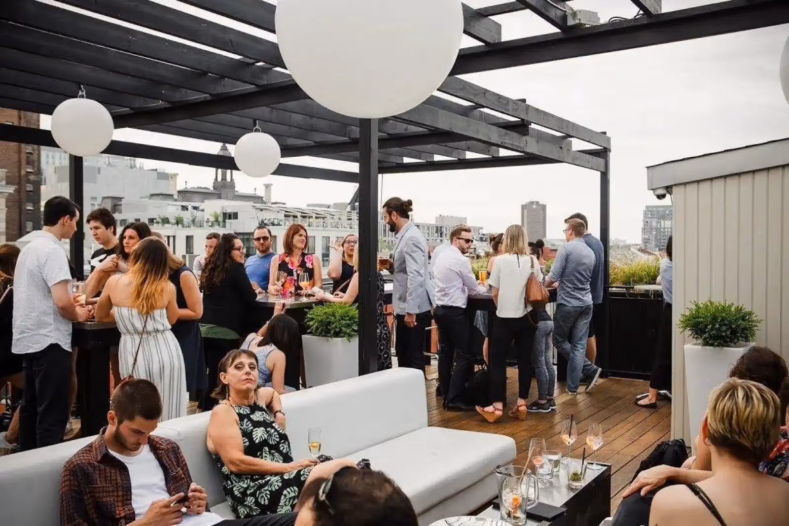 Rooftop Terrasse sur l'Auberge a Montréal - 2