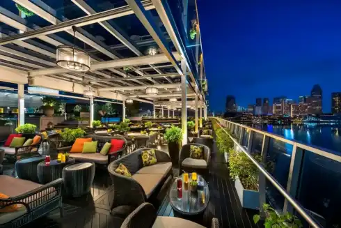 Moon Rooftop Bar & Lounge Singapore