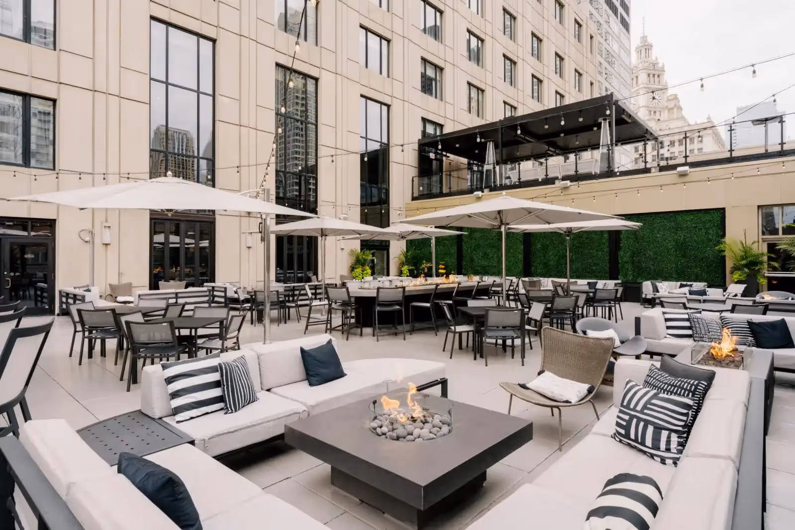 Rooftop Upstairs at The Gwen a Chicago - 2