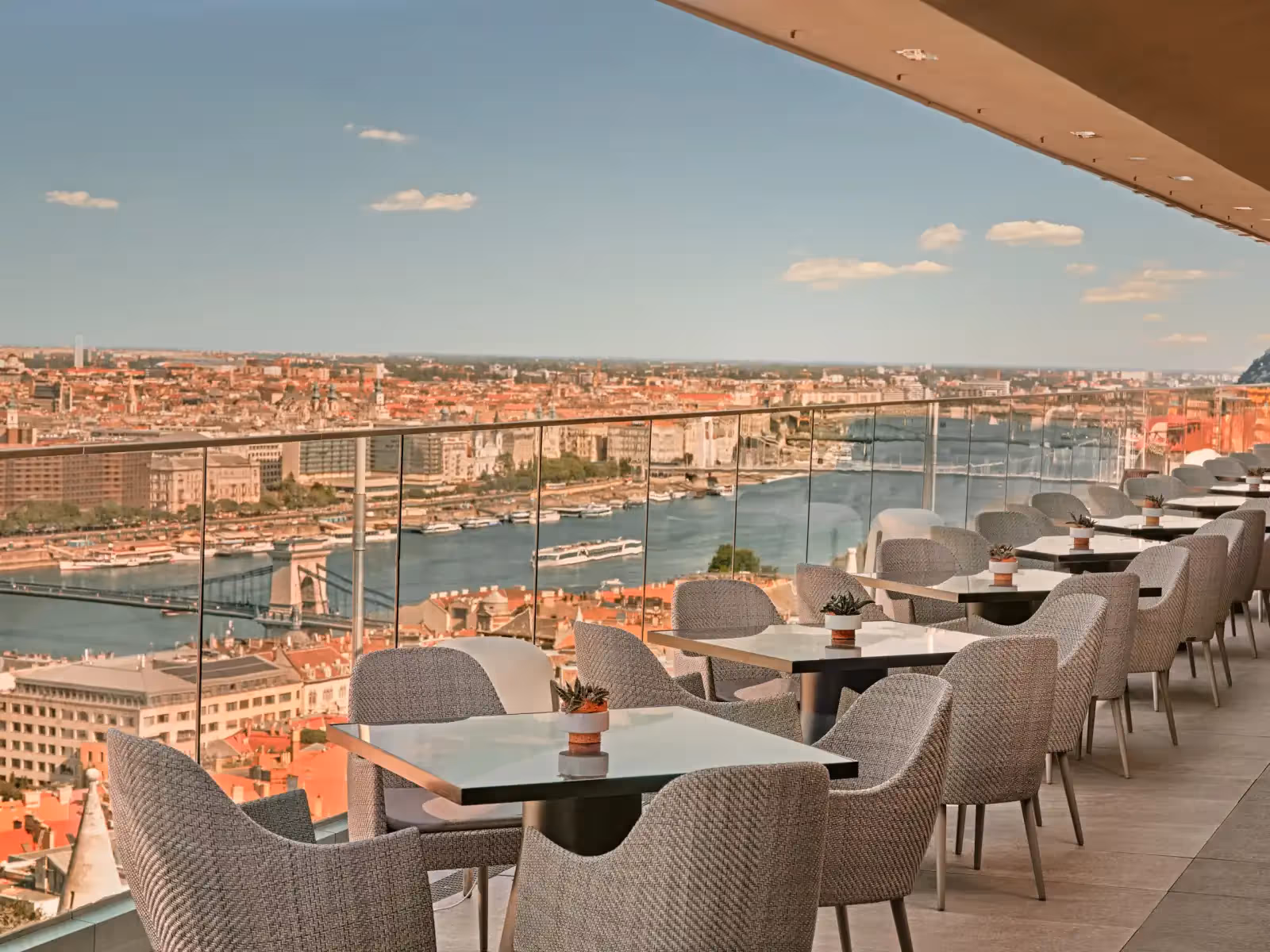 Rooftop White Raven Skybar & Lounge a Budapest - 2